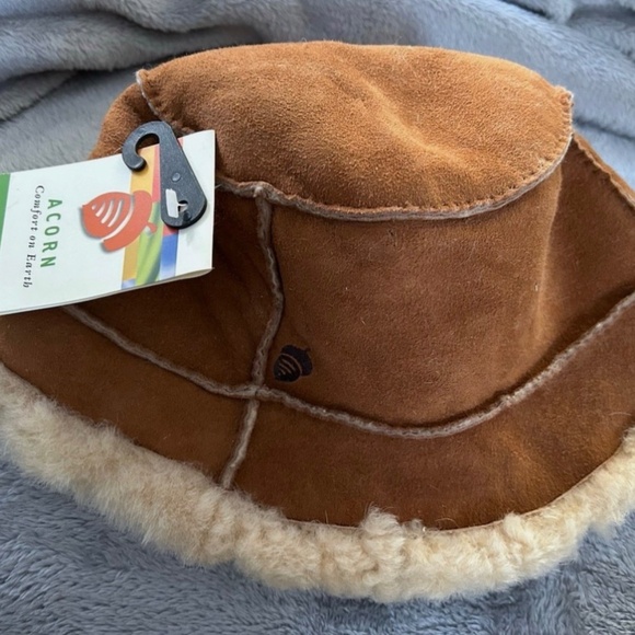 NWT Acorn sheepskin bucket hat - Picture 3 of 7